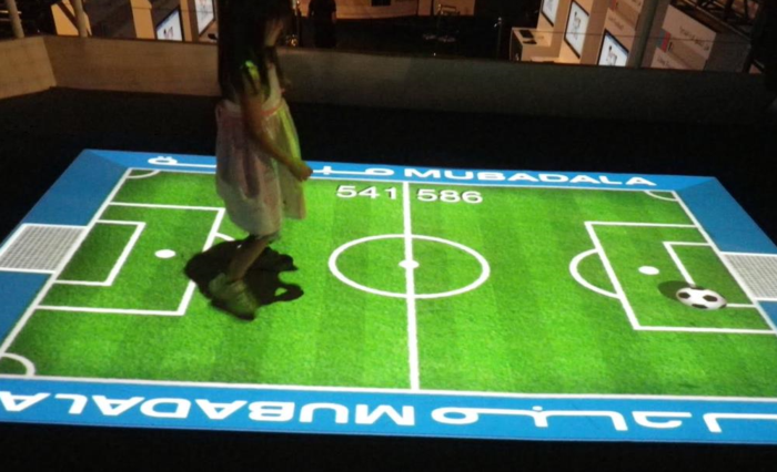 互动投影足球游戏